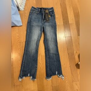 Elle Frayed Hem Cropped Jeans in Classic Blue